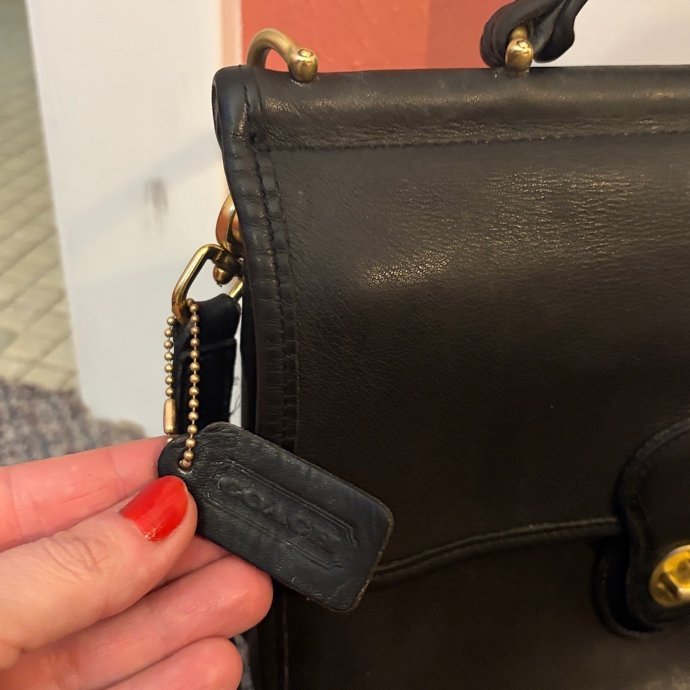 Vintage Coach Willis Leather Crossbody Bag in Black - Picture 4 of 16